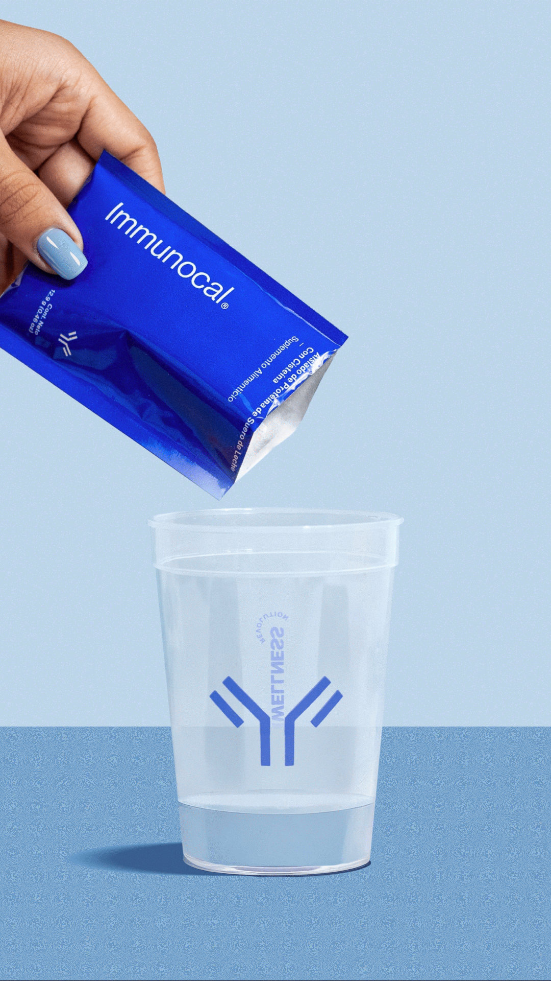 Cómo preparar Immunocal: vierte el sobre en tu vaso mezclador